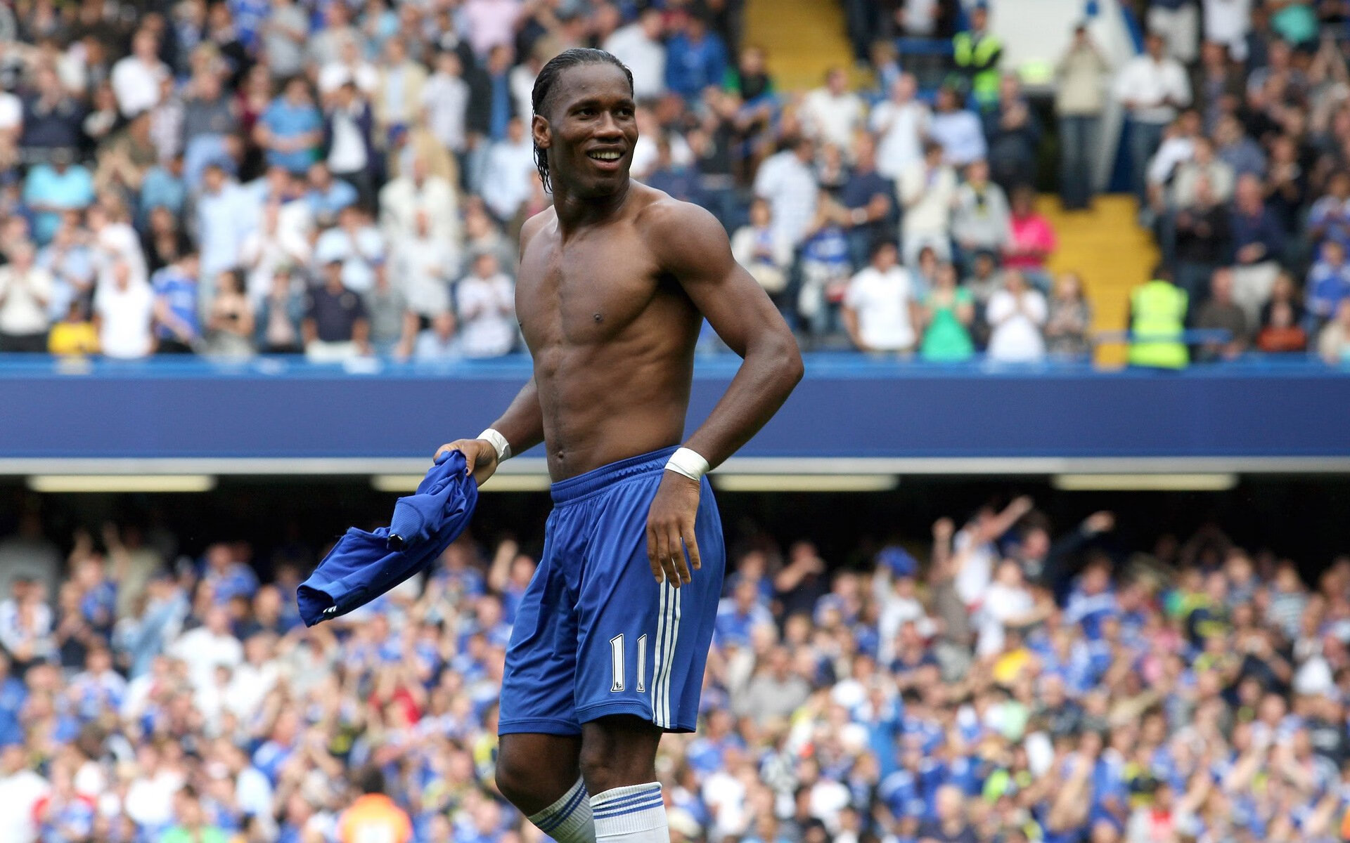 狼队主帅埃斯帕尼奥赛后赞扬全队表现，球员士气高涨，狼队1_2埃弗顿